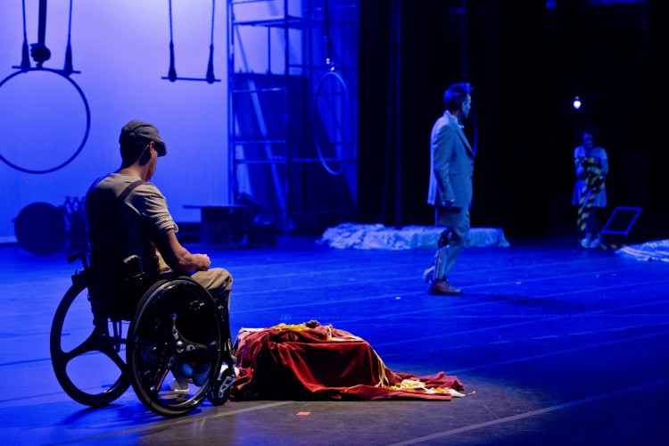 Belonging - por Alexandre Nunis