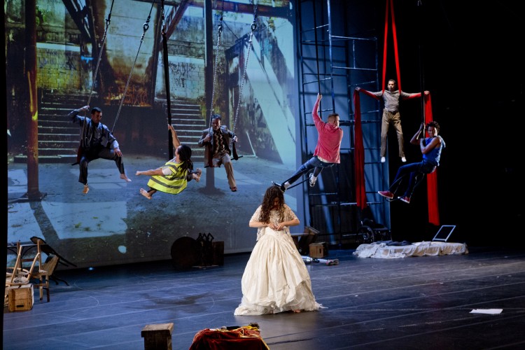 Belonging - por Alexandre Nunis