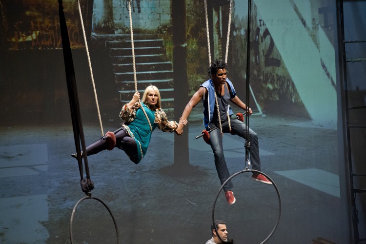 Belonging - por Alexandre Nunis